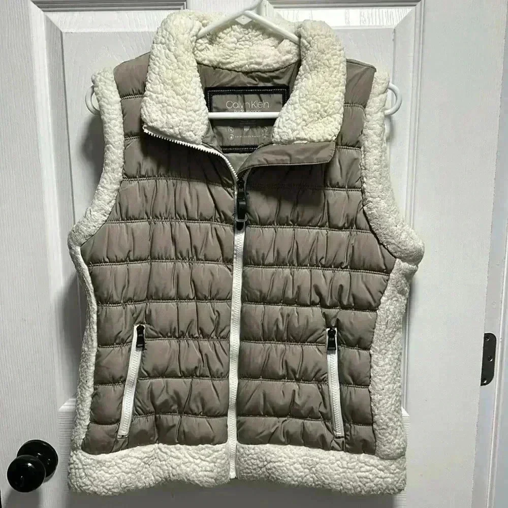 CALVIN KLEIN TAN AND CREAM SHERPA VEST